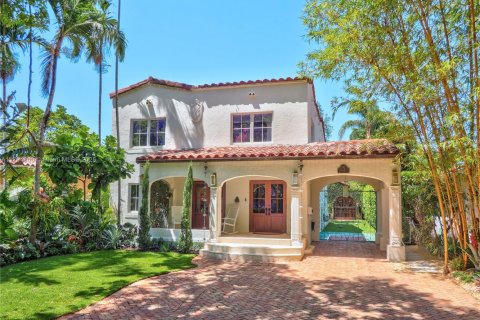 House in Coral Gables, Florida 5 bedrooms, 244.24 sq.m. № 1740133 - photo 4
