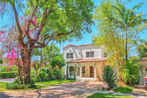 House in Coral Gables, Florida 5 bedrooms, 244.24 sq.m. № 1740133 - photo 5