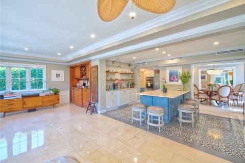House in Coral Gables, Florida 5 bedrooms, 244.24 sq.m. № 1740133 - photo 23