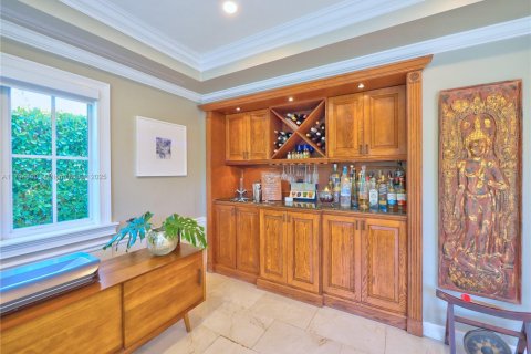 House in Coral Gables, Florida 5 bedrooms, 244.24 sq.m. № 1740133 - photo 25