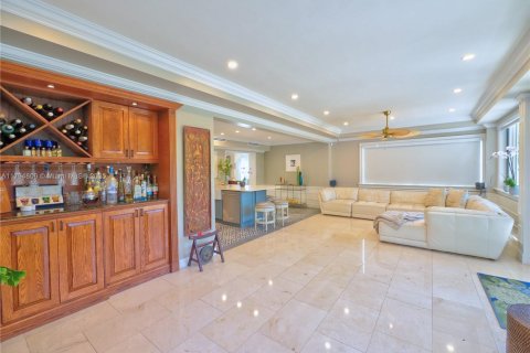 House in Coral Gables, Florida 5 bedrooms, 244.24 sq.m. № 1740133 - photo 24