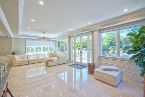 House in Coral Gables, Florida 5 bedrooms, 244.24 sq.m. № 1740133 - photo 27