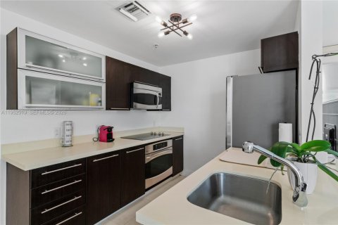 Снять в аренду кондоминиум в Майами, Флорида 3 спальни, 154.4м2, № 2008553 - фото 7