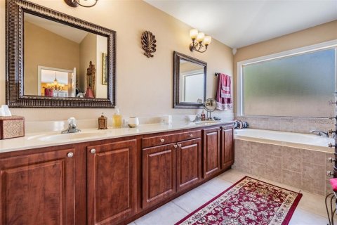 House in Tampa, Florida 5 bedrooms, 305.83 sq.m. № 1637254 - photo 28