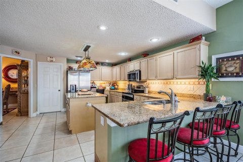 House in Tampa, Florida 5 bedrooms, 305.83 sq.m. № 1637254 - photo 17