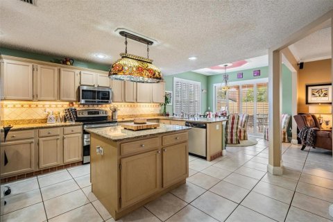 House in Tampa, Florida 5 bedrooms, 305.83 sq.m. № 1637254 - photo 20