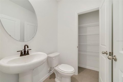 Townhouse in Oviedo, Florida 3 bedrooms, 170.57 sq.m. № 1406649 - photo 5