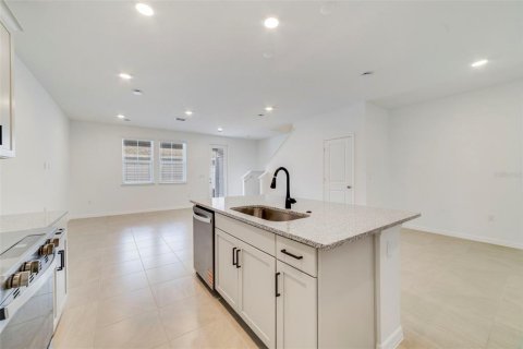 Townhouse in Oviedo, Florida 3 bedrooms, 170.57 sq.m. № 1406649 - photo 8