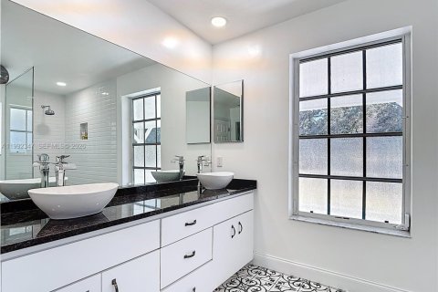 House in LaBelle, Florida 3 bedrooms, 254.46 sq.m. № 2062360 - photo 15