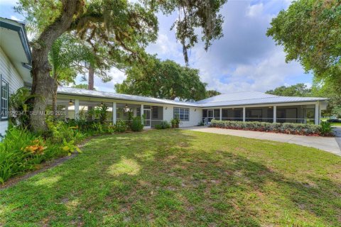 House in LaBelle, Florida 3 bedrooms, 254.46 sq.m. № 2062360 - photo 28