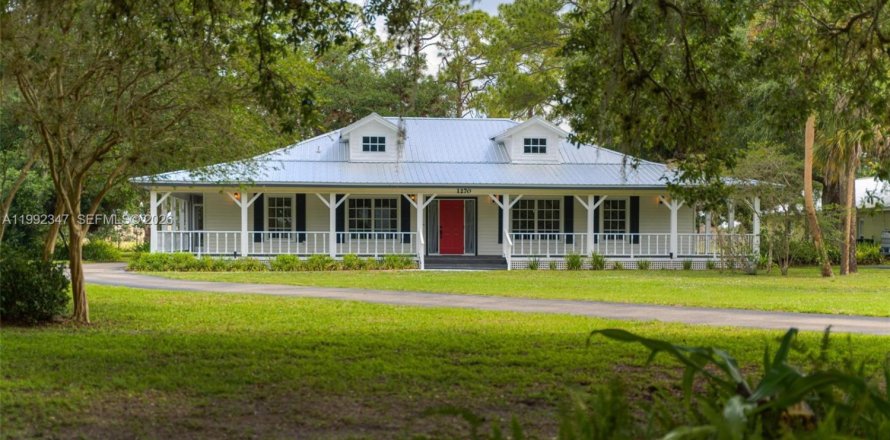 House in LaBelle, Florida 3 bedrooms, 254.46 sq.m. № 2062360