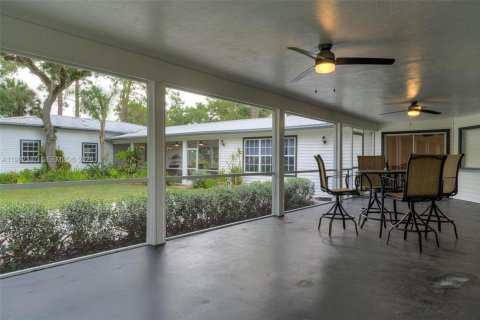House in LaBelle, Florida 3 bedrooms, 254.46 sq.m. № 2062360 - photo 26