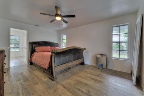 House in LaBelle, Florida 3 bedrooms, 254.46 sq.m. № 2062360 - photo 14