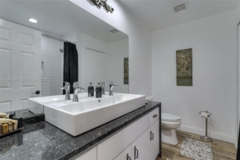 House in LaBelle, Florida 3 bedrooms, 254.46 sq.m. № 2062360 - photo 19