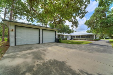 House in LaBelle, Florida 3 bedrooms, 254.46 sq.m. № 2062360 - photo 30