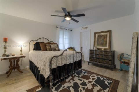 House in LaBelle, Florida 3 bedrooms, 254.46 sq.m. № 2062360 - photo 17