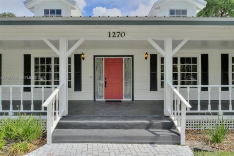 House in LaBelle, Florida 3 bedrooms, 254.46 sq.m. № 2062360 - photo 2