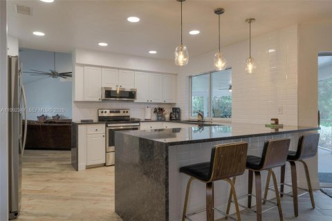 House in LaBelle, Florida 3 bedrooms, 254.46 sq.m. № 2062360 - photo 10