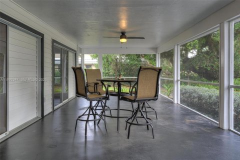 House in LaBelle, Florida 3 bedrooms, 254.46 sq.m. № 2062360 - photo 25