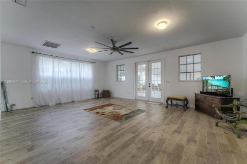 House in LaBelle, Florida 3 bedrooms, 254.46 sq.m. № 2062360 - photo 20