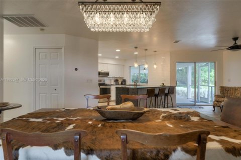 House in LaBelle, Florida 3 bedrooms, 254.46 sq.m. № 2062360 - photo 13