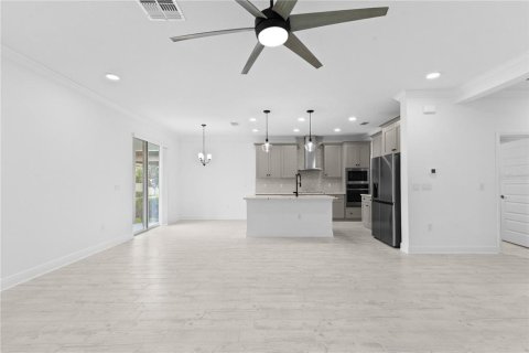 House in Wesley Chapel, Florida 5 bedrooms, 253.25 sq.m. № 2267541 - photo 9