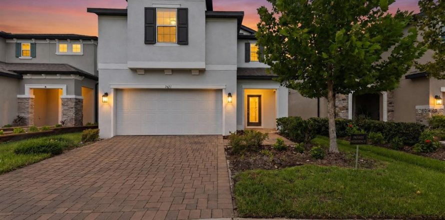 House in Wesley Chapel, Florida 5 bedrooms, 253.25 sq.m. № 2267541