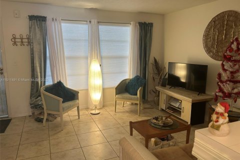 Copropriété à vendre à Lauderdale Lakes, Floride: 1 chambre, 61.5 m2 № 1664812 - photo 3
