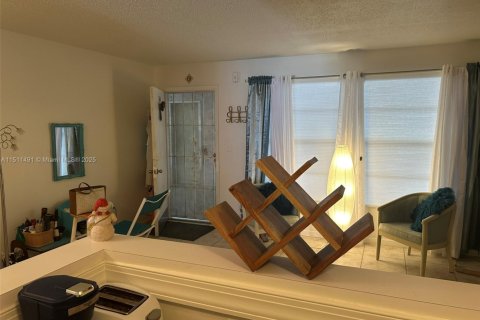 Copropriété à vendre à Lauderdale Lakes, Floride: 1 chambre, 61.5 m2 № 1664812 - photo 4