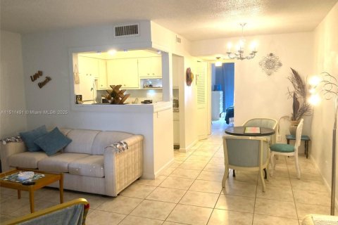 Copropriété à vendre à Lauderdale Lakes, Floride: 1 chambre, 61.5 m2 № 1664812 - photo 1