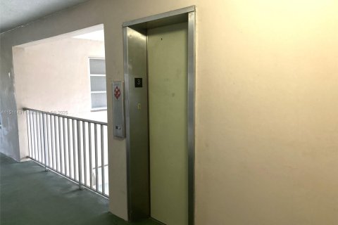 Copropriété à vendre à Lauderdale Lakes, Floride: 1 chambre, 61.5 m2 № 1664812 - photo 29