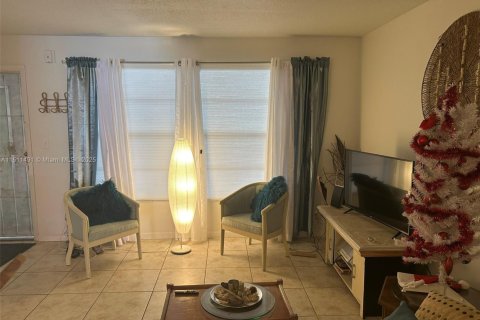 Copropriété à vendre à Lauderdale Lakes, Floride: 1 chambre, 61.5 m2 № 1664812 - photo 2