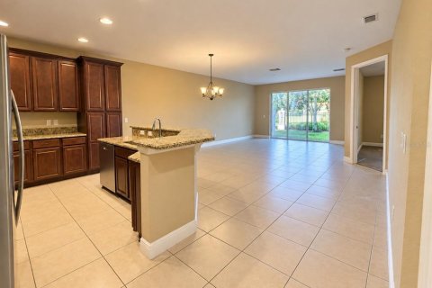 Touwnhouse à louer à Orlando, Floride: 4 chambres, 198.44 m2 № 2425734 - photo 3