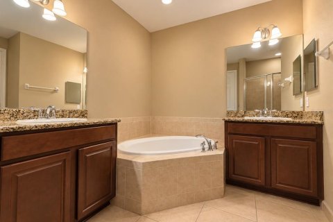 Touwnhouse à louer à Orlando, Floride: 4 chambres, 198.44 m2 № 2425734 - photo 11