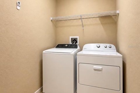 Touwnhouse à louer à Orlando, Floride: 4 chambres, 198.44 m2 № 2425734 - photo 13