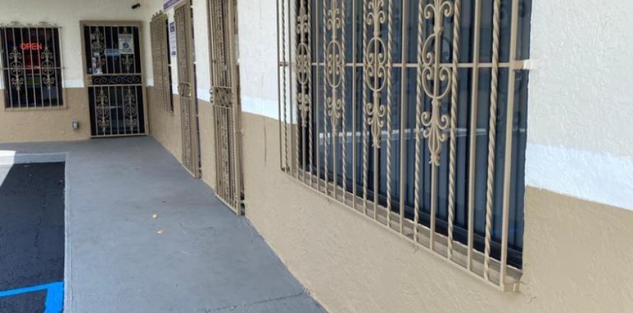 Commercial property in Fort Lauderdale, Florida № 1221522