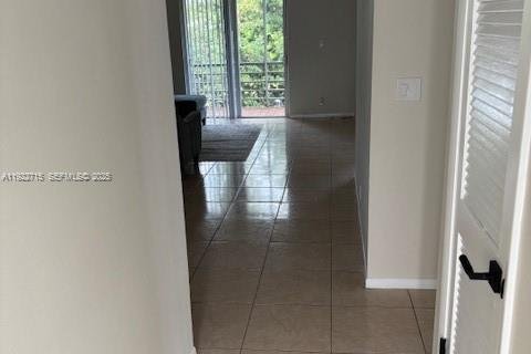 Снять в аренду кондоминиум в Корал-Спрингс, Флорида 2 спальни, 87.05м2, № 1976517 - фото 3