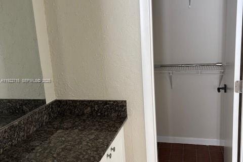 Снять в аренду кондоминиум в Корал-Спрингс, Флорида 2 спальни, 87.05м2, № 1976517 - фото 7