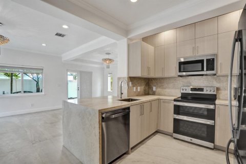 Adosado en venta en Fort Lauderdale, Florida, 4 dormitorios, 257.53 m2 № 2274484 - foto 13