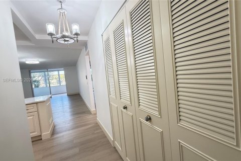 Купить кондоминиум в Маргит, Флорида 1 спальня, 89.19м2, № 2007293 - фото 2