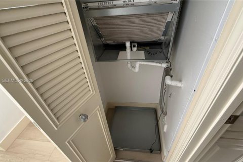 Купить кондоминиум в Маргит, Флорида 1 спальня, 89.19м2, № 2007293 - фото 16