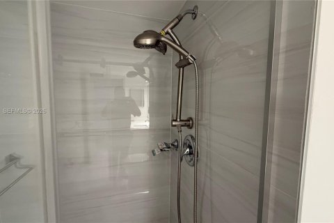 Купить кондоминиум в Маргит, Флорида 1 спальня, 89.19м2, № 2007293 - фото 12