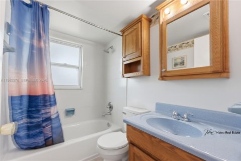 House in Vero Beach, Florida 3 bedrooms, 106.84 sq.m. № 2003004 - photo 17