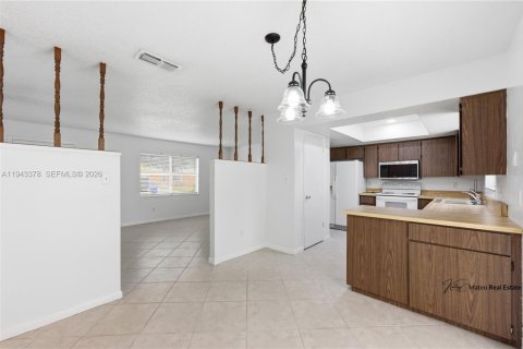 House in Vero Beach, Florida 3 bedrooms, 106.84 sq.m. № 2003004 - photo 9