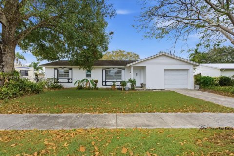 House in Vero Beach, Florida 3 bedrooms, 106.84 sq.m. № 2003004