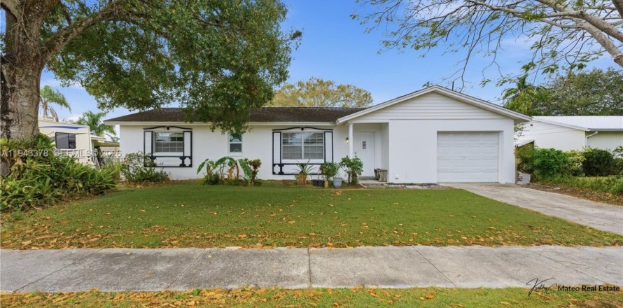 House in Vero Beach, Florida 3 bedrooms, 106.84 sq.m. № 2003004