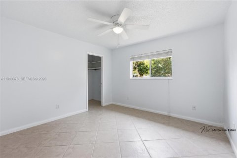 House in Vero Beach, Florida 3 bedrooms, 106.84 sq.m. № 2003004 - photo 15