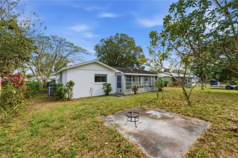 House in Vero Beach, Florida 3 bedrooms, 106.84 sq.m. № 2003004 - photo 5