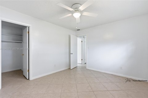 House in Vero Beach, Florida 3 bedrooms, 106.84 sq.m. № 2003004 - photo 16