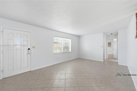 House in Vero Beach, Florida 3 bedrooms, 106.84 sq.m. № 2003004 - photo 22